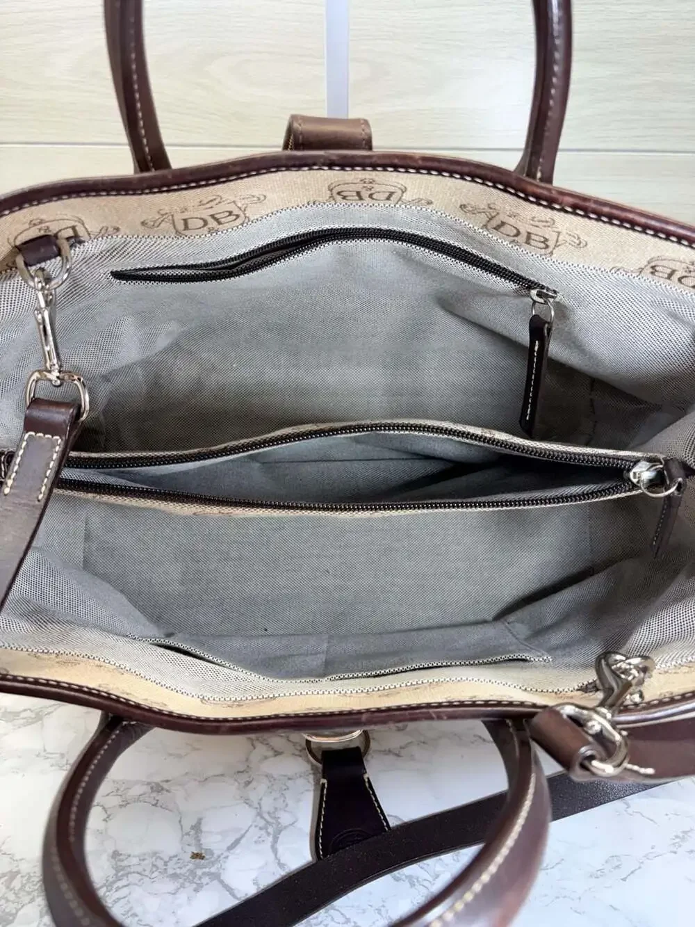 Dooney and Bourke bag set comes with glasses case ID...